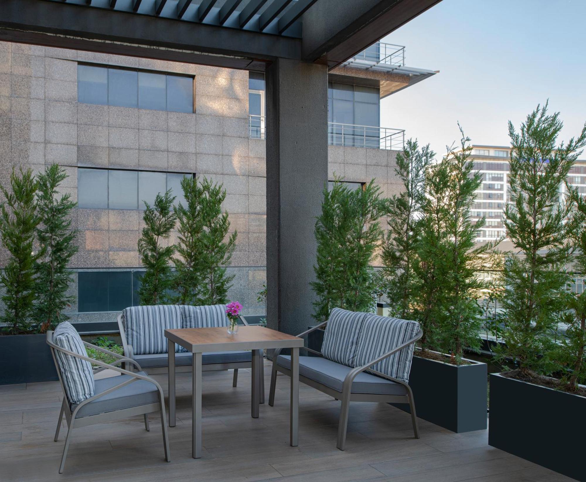Movenpick Living Istanbul West Hotel Exterior foto A 3D rendering of a patio