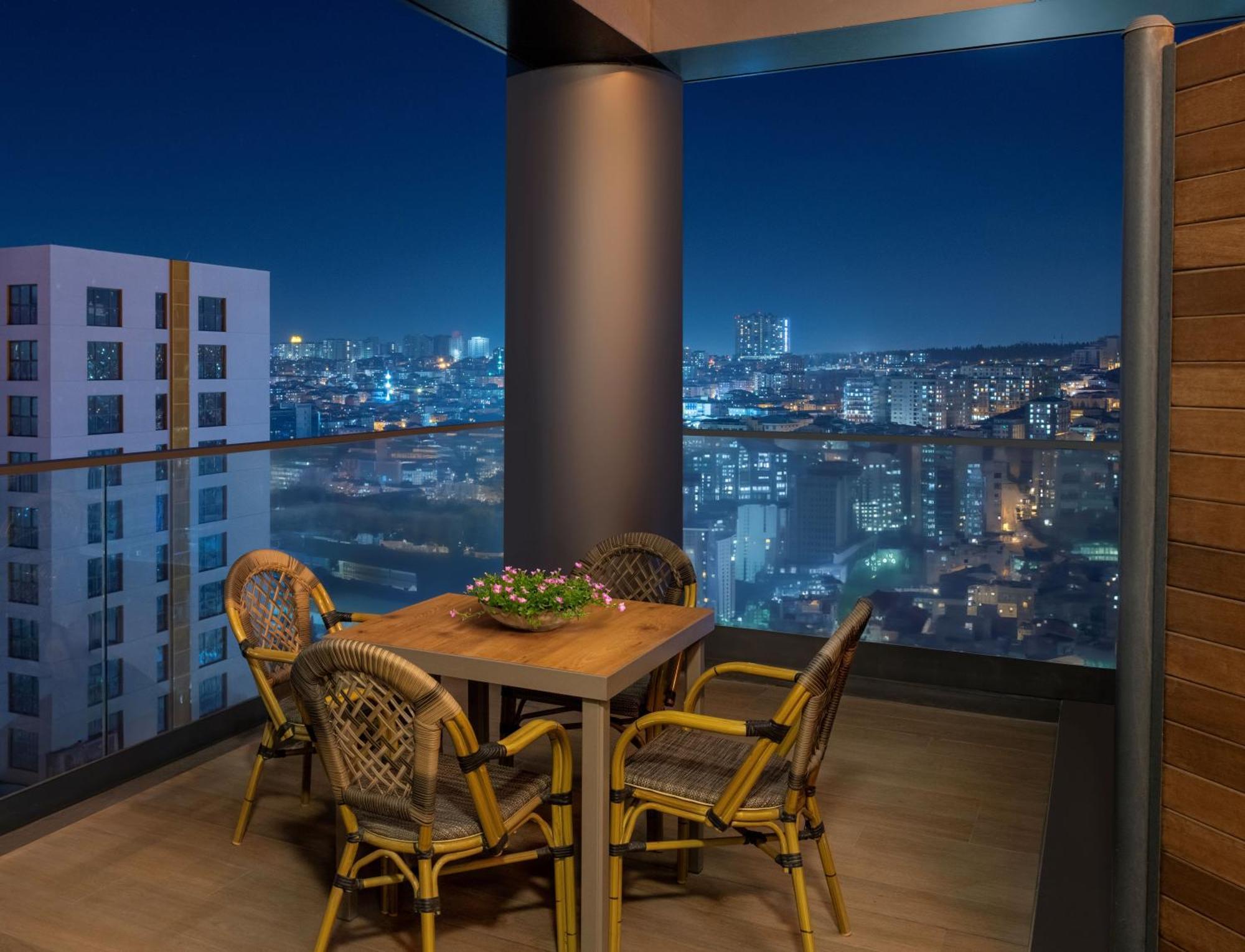 Movenpick Living Istanbul West Hotel Exterior foto